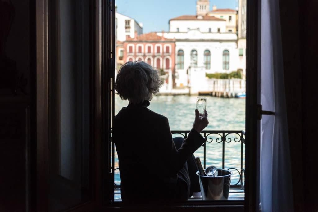 Grand Canal Next To Guggenheim ヴェネツィア エクステリア 写真